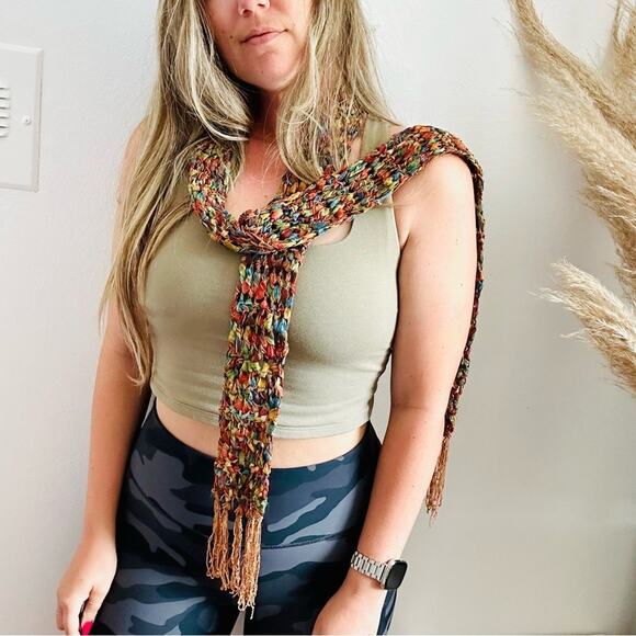 VINTAGE Gold Blue Tassel Texture Knit Yarn Multi Red Strand Scarf Cloth Bib Wrap - Picture 5 of 10